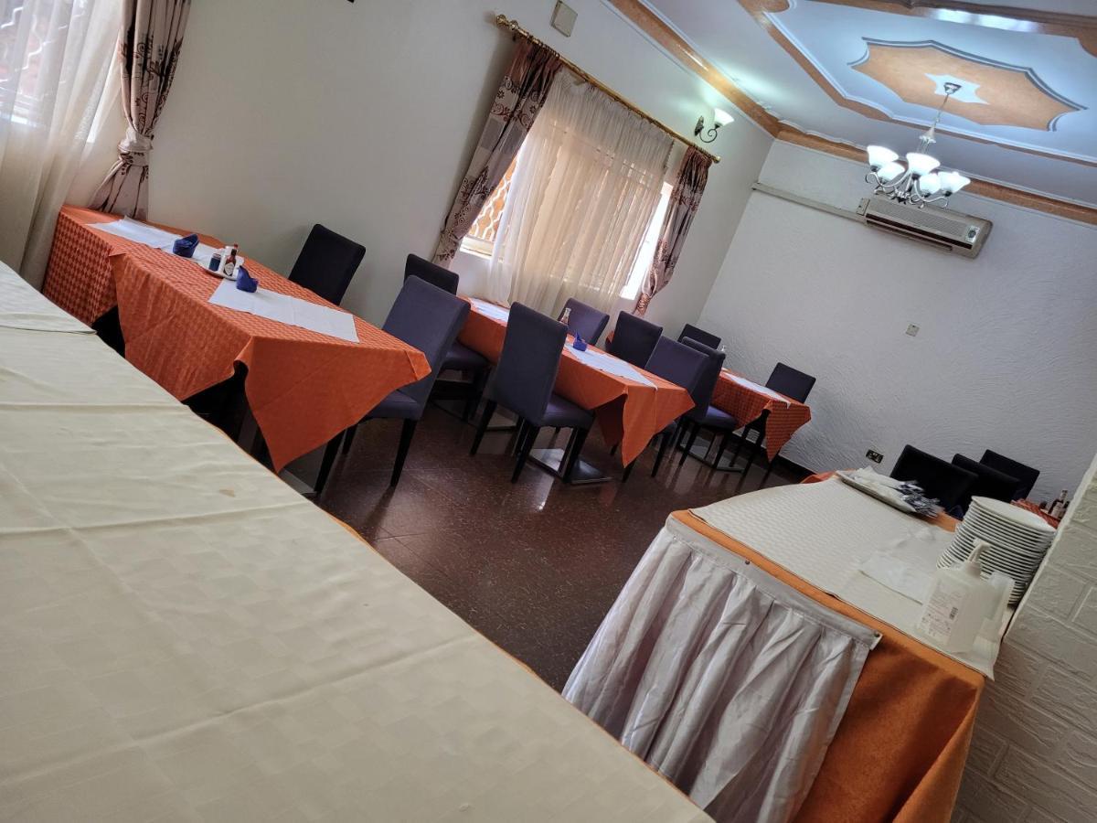 Glory Summit Hotel Hoima Exteriör bild